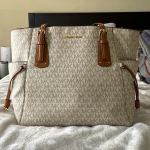 Michael Kors Voyager Tote